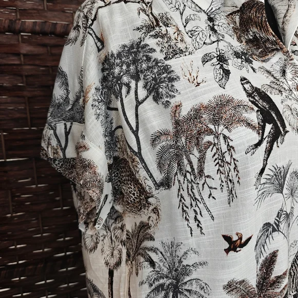 Women's Safari Print Button Down Shirt - Picture 3 of 8